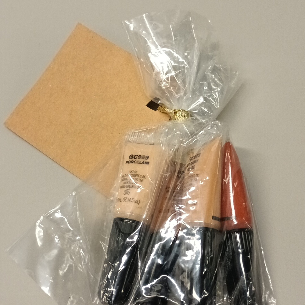 L.A Girl Pro Concealer gift in porcelain, creamy beige, orange corrector & toast